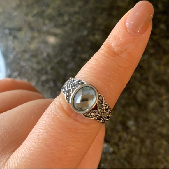 Costume ring - Picture 1 of 3